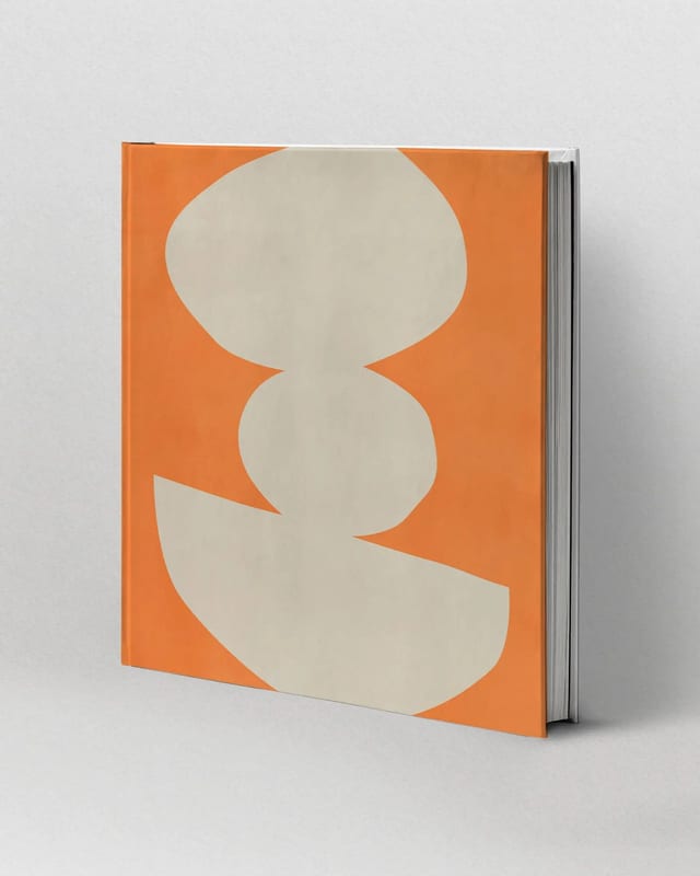 Stehendes Hardcover-Buch
